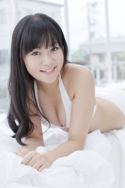 大胸美女脱个精光